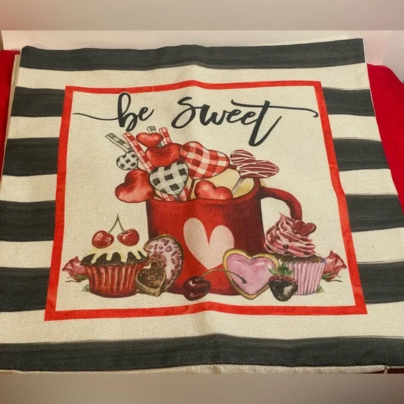 Set of 2 pillow cases! Valentines Pillow cases EUC - Picture 2 of 5